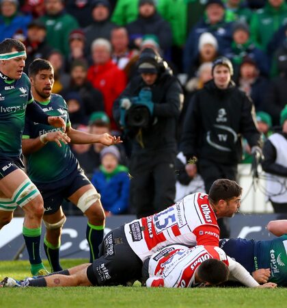 Tom Daly offloads to Robin Copeland to score the winning try 14/12/2019