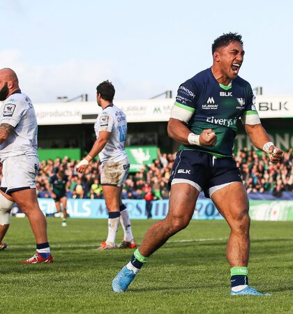 Bundee Aki celebrates Tom McCartney scoring a try 17/11/2019