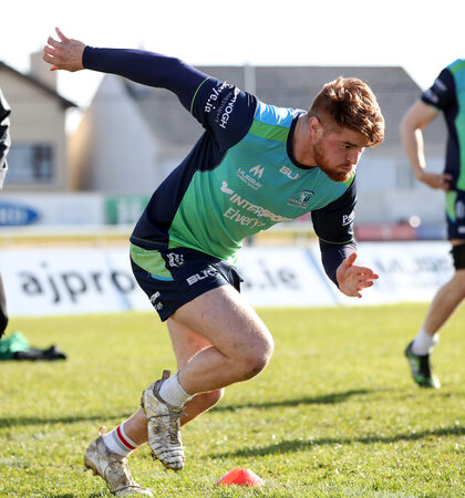 Sean O'Brien and Finlay Bealham with DanLydiate 26/10/2018