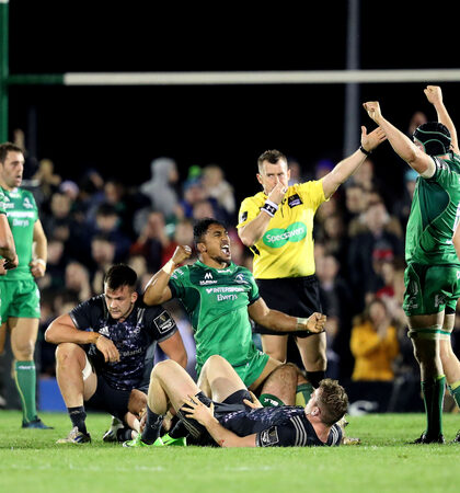 Bundee Aki celebrates as referee Nigel Owens blows the final whistle 27/10/2017
