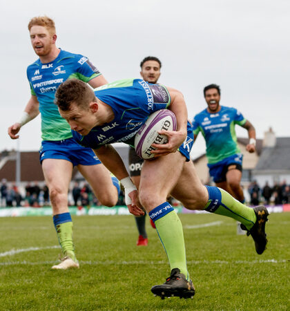 Matt Healy scores his sides opening try 16/12/2017
