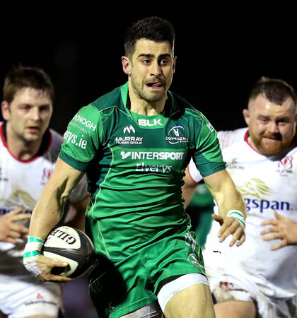 Tiernan O’Halloran skips past Iain Henderson and Andy Warwick 23/12/2017