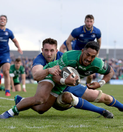 Bundee Aki scores a try despite Jack Conan 28/4/2018
