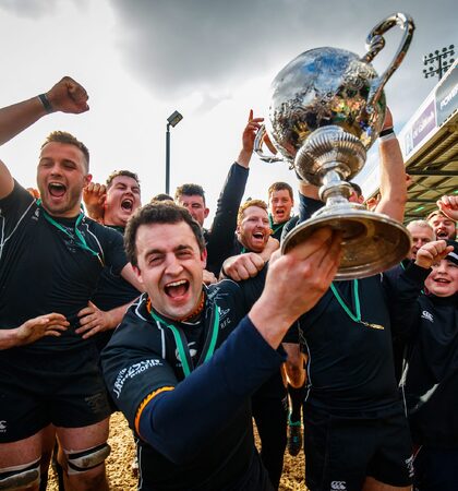 Peter O'Toole lifts the trophy 24/3/2019
