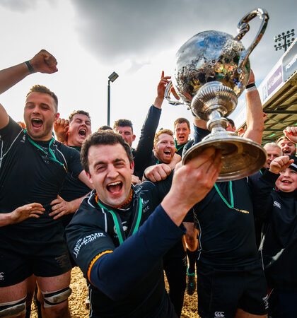 Peter O'Toole lifts the trophy 24/3/2019