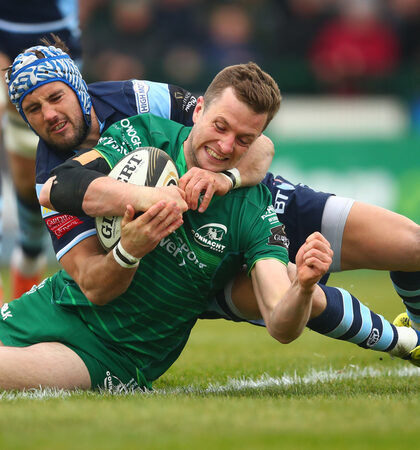 Jack Carty scores a try despite Matthew Morgan 13/4/2019