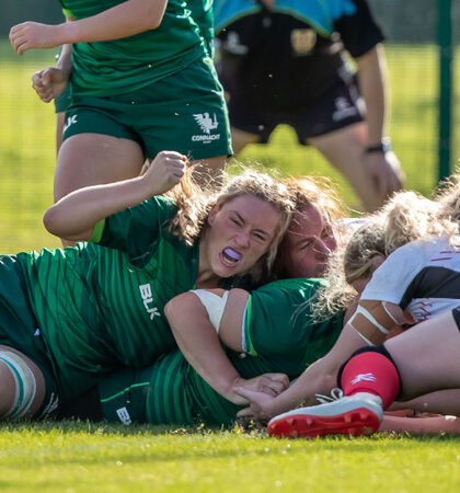 Tara Buggie celebrates Mary McLoughlin's try 31/8/2019