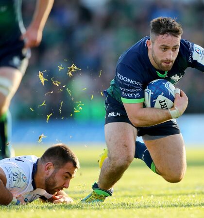 Caolin Blade breaks free to score a try 17/11/2019