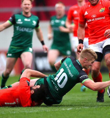 Conor Fitzgerald scores a try despite Damian de Allende 14/5/2021
