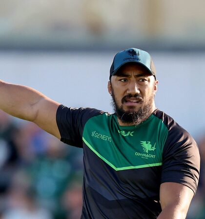 Bundee Aki during the warm-up 9/10/2021