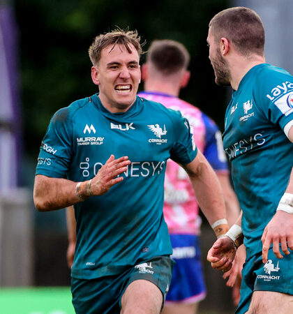 John Porch celebrates with Diarmuid Kilgallen after he scores a try 12/12/2021