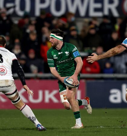 Tom Daly is challenged by Duane Vermeulen and Alan O'Connor 4/2/2022