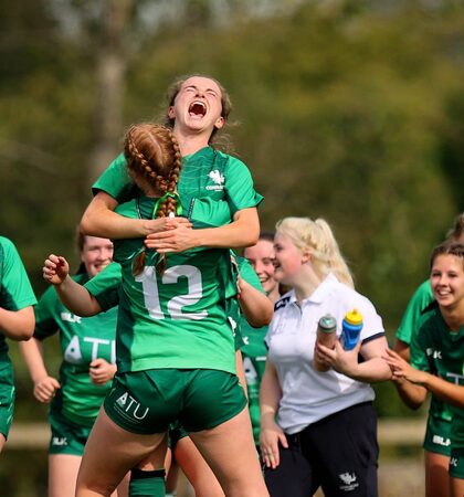 Eabha Nic Dhonnacha celebrateswith Hannah Clarke 27/8/2022