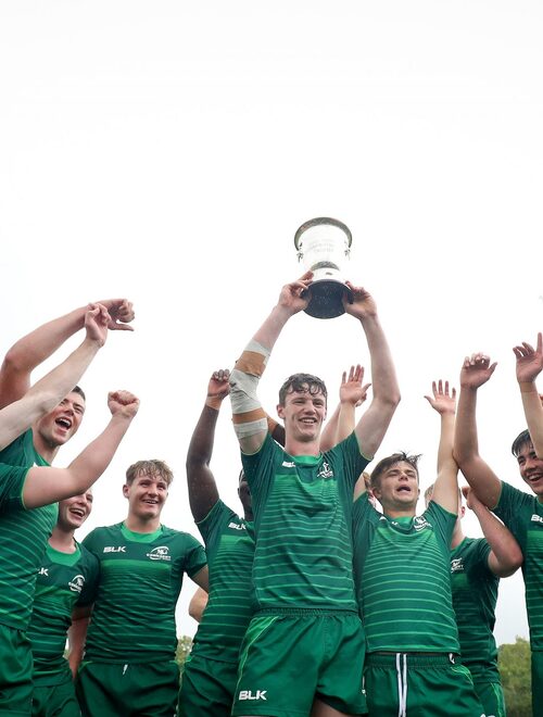Connacht celebrate with the trophy after the game 26/8/2018